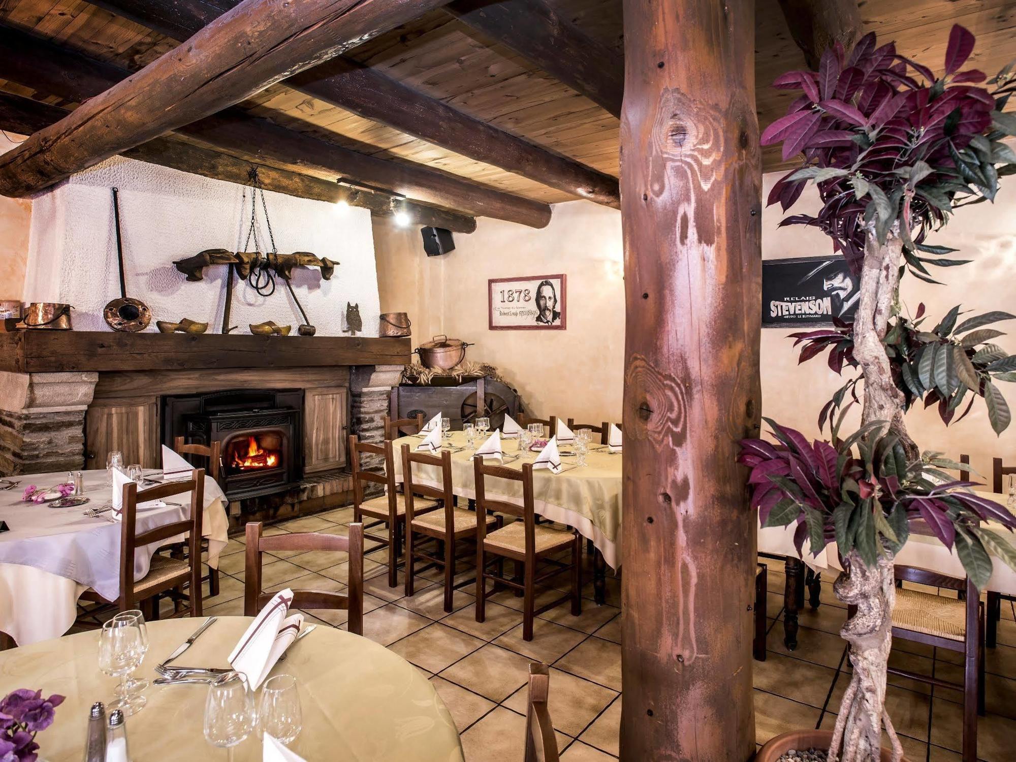 Logis Hotel Restaurant La Remise Le Bleymard Buitenkant foto